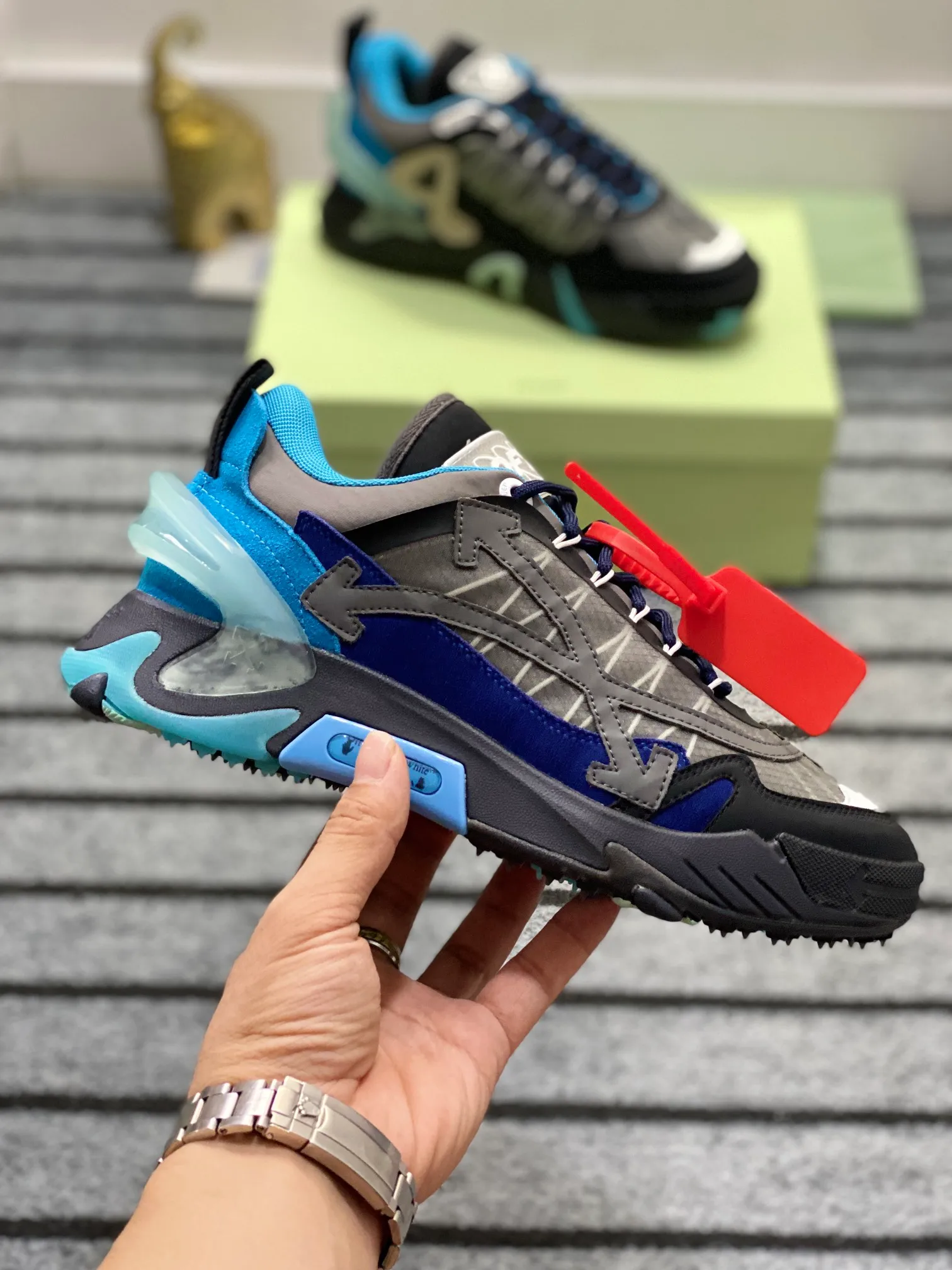 Men's shoes 💰640🌼【New】High-end boutique-OFF-WHITE x Air Jordan】1 The joint shoe design has been highly concerned by everyone. The new shoes are shown in the popular Chicago bull white and yellow LOGO color scheme. The shoe body is made of cowhide stitching and other materials. In addition to the X hidden on the inside of the leather, the oversized Swoosh, OFF-WHITE for Nike, and Air Jordan 1Birth information and the word AIR are displayed on both sides of the shoe, and OFF-WHITE's iconic details can be seen on the TPU sole and insole. You can choose a pair if you like the style. Size: 38-45 (45 customized